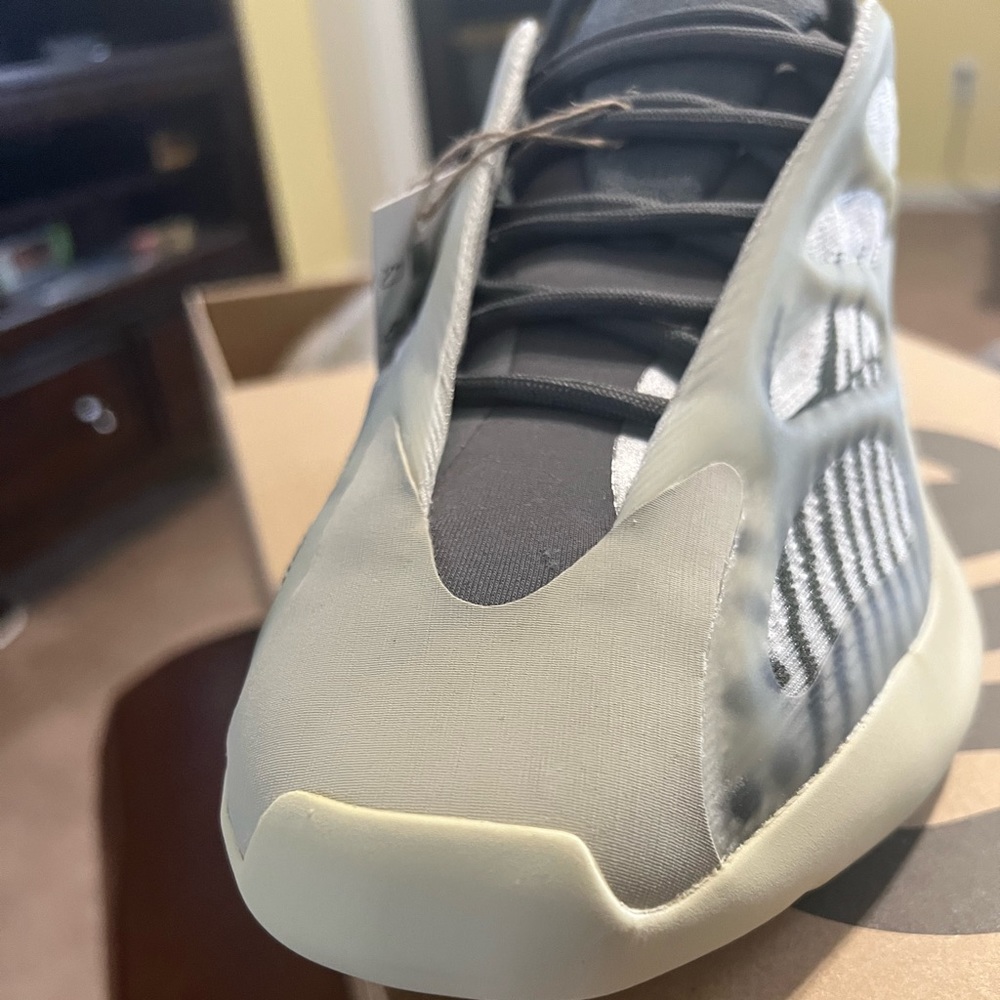 Yeezy 700 V3